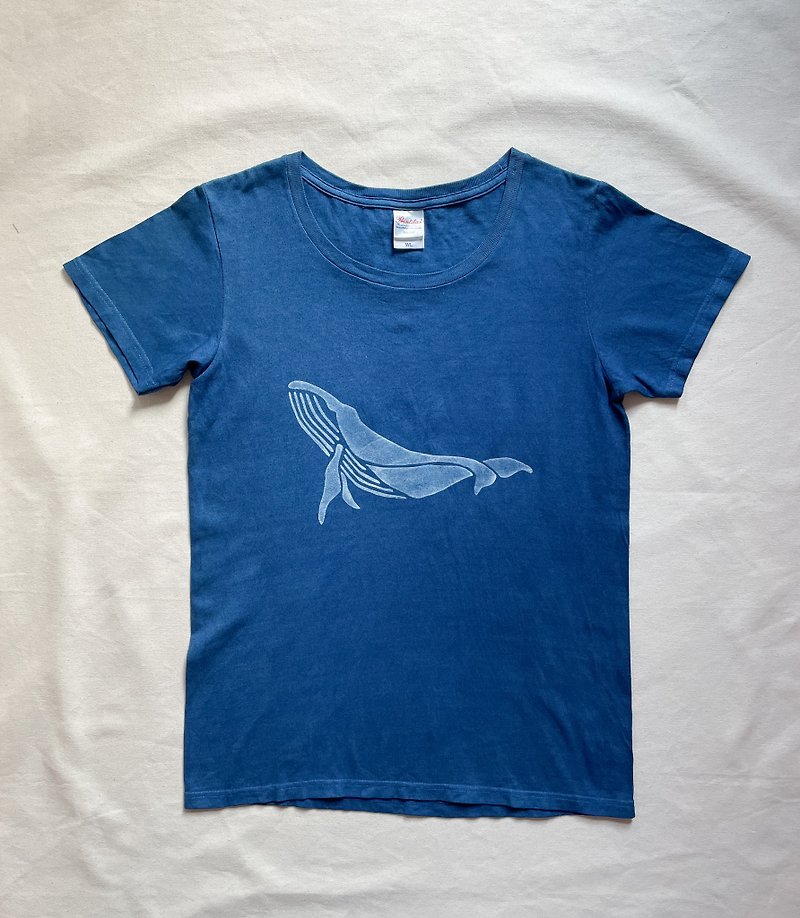 Whale TEE Indigo dyed Star swimming in the dark night - Women's T-Shirts - Cotton & Hemp Blue