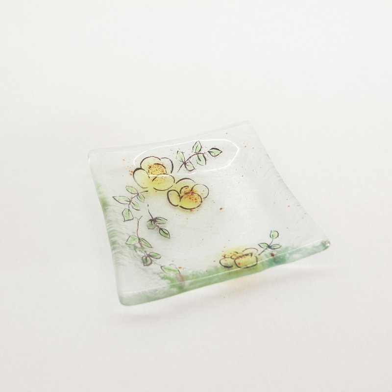 Highlight also to | yellow glass small cap - จานเล็ก - แก้ว สีเหลือง