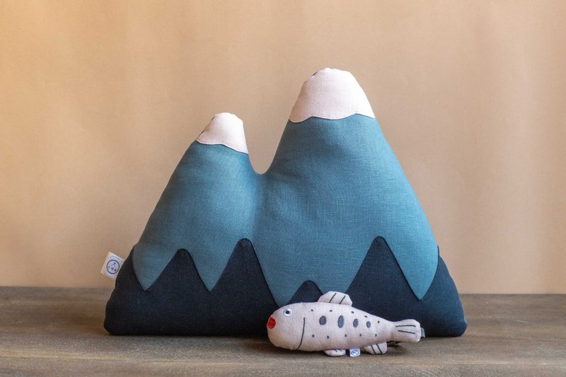 Taiwan Mountains Series Throw Pillow Alishan Mountains - หมอน - ผ้าฝ้าย/ผ้าลินิน สีน้ำเงิน