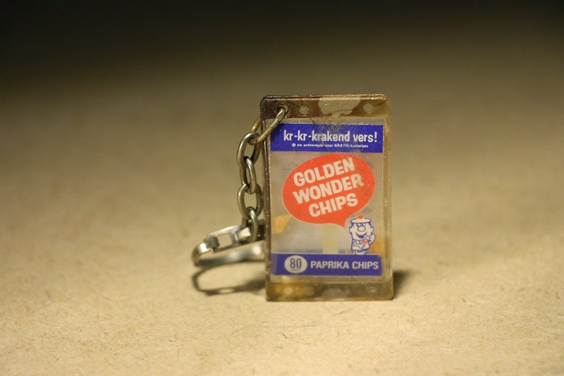 Antique key ring purchased from the old Golden Wonder spicy potato chip snack pack in the middle and late 20th century in the Netherlands - ที่ห้อยกุญแจ - พลาสติก สีใส