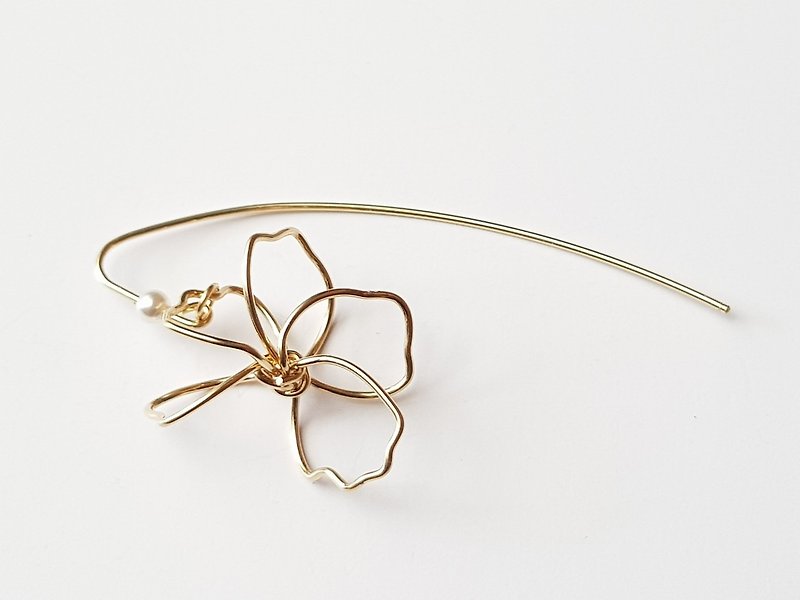 Sustainability-Crystal Pearl 14KGF Handmade Floral Earrings Price One Side - ต่างหู - เครื่องประดับ ขาว