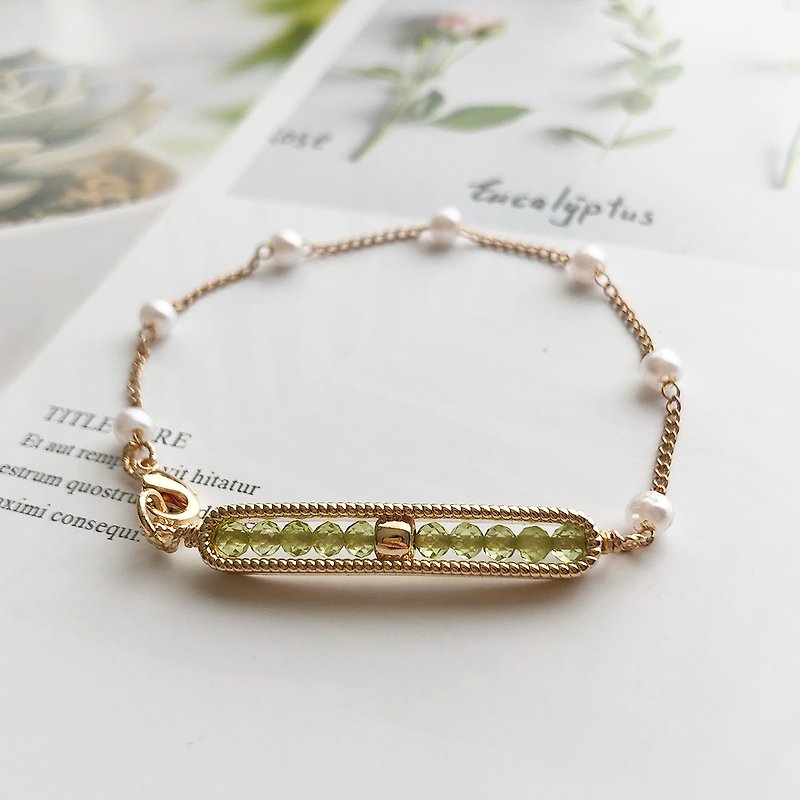 Fantasy Althea Olive Pearl Bracelet | Green Stone Pearl Metal Chain Original Design - Bracelets - Crystal Green