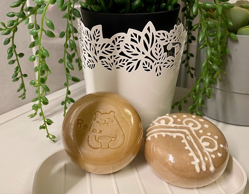 Ginger Turmeric Warm Handmade Soap | Henna Flowers | Relax Bear - สบู่ - พืช/ดอกไม้ สีกากี