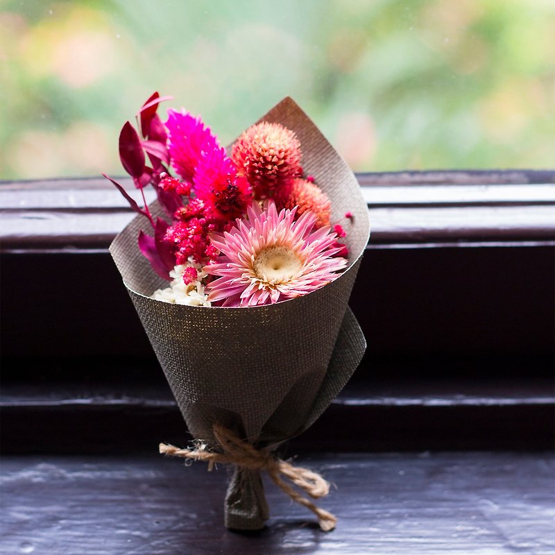 [Palm Flower I] Dry Mini Bouquet / Graduation Gift / Graduation Bouquet / Valentine Gift / Birthday Gift - ช่อดอกไม้แห้ง - พืช/ดอกไม้ สีแดง