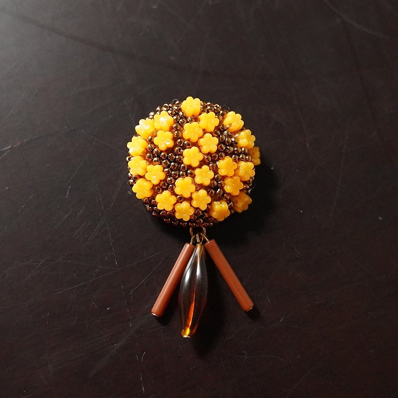 statement and sparkle beaded circle brooch, gorgeous brooch, orange and gold - เข็มกลัด - ผ้าฝ้าย/ผ้าลินิน สีส้ม