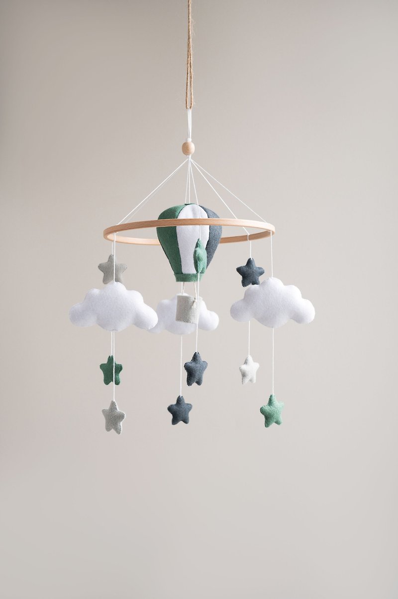Hot air balloon mobile, travel nursery, sky theme baby mobile - ของเล่นเด็ก - วัสดุอีโค สีเทา