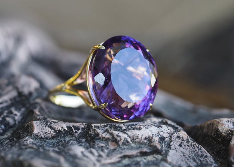 14 kt  gold ring with amethyst and diamonds - 戒指 - 貴金屬 金色