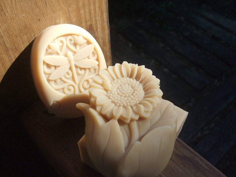 Made-to-order/customized breast milk soap - Sweet Almond Shea Butter 1kg (8 pcs) - สบู่ - พืช/ดอกไม้ สีส้ม