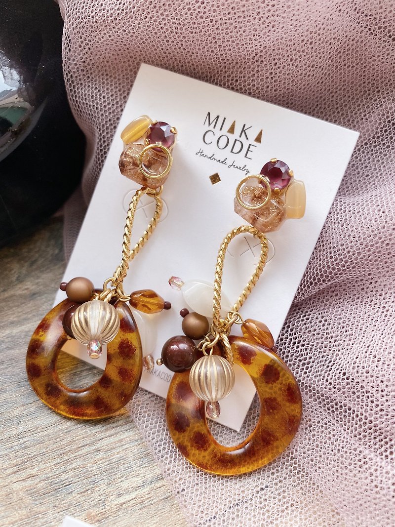 [Autumn and Winter New Fashion] [Brown Series] Handmade beaded long metal ears with leopard print in a variety of ways to wear - ต่างหู - วัสดุอื่นๆ สีนำ้ตาล