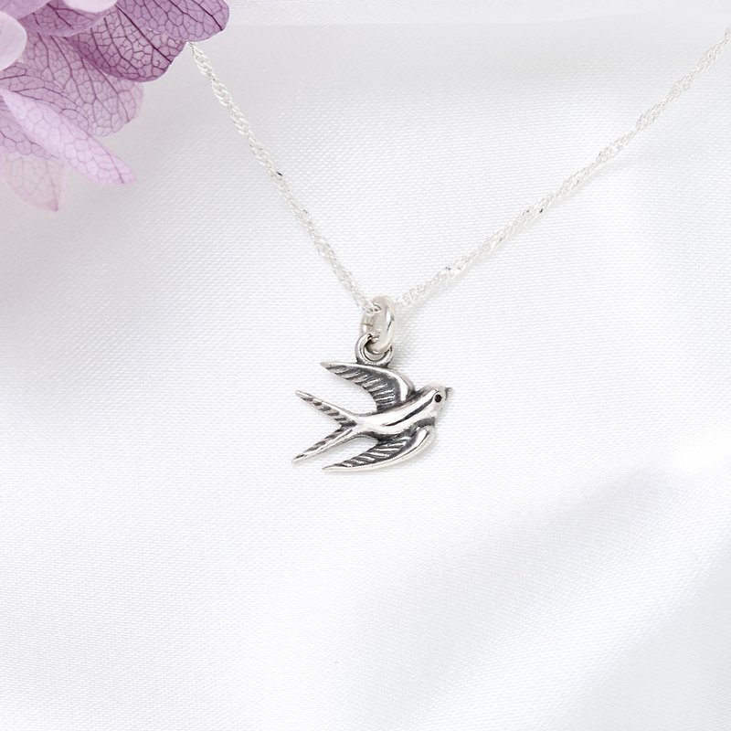 Flying Swallow Bird s925 sterling silver necklace Birthday Valentine Day gift - สร้อยคอ - เงินแท้ สีเงิน