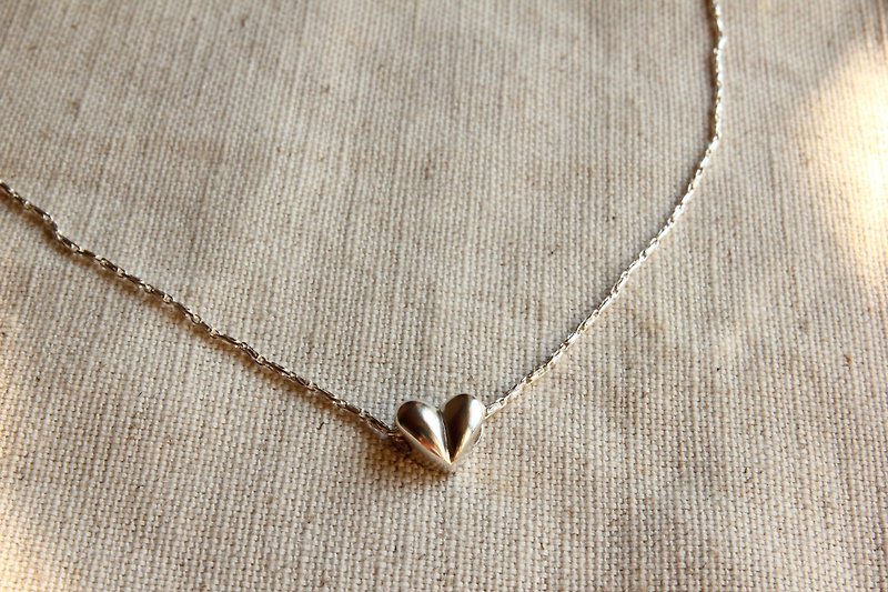 // Haus // bivalve heart clavicle chain handmade silverware - สร้อยคอทรง Collar - โลหะ สีเงิน