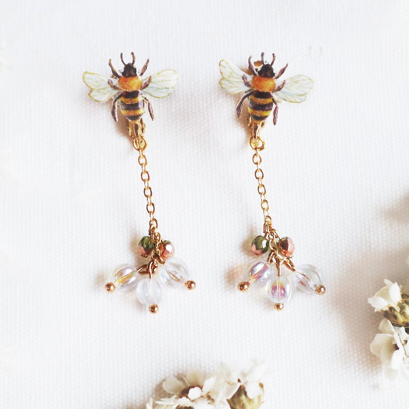 Bee long dangle earrings Clip-On - ต่างหู - เรซิน สีเหลือง