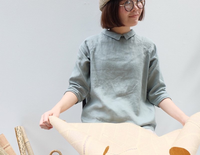 Nobita Shirt (slope shoulder) : Linen Mint - เสื้อผู้หญิง - ผ้าฝ้าย/ผ้าลินิน สีเขียว