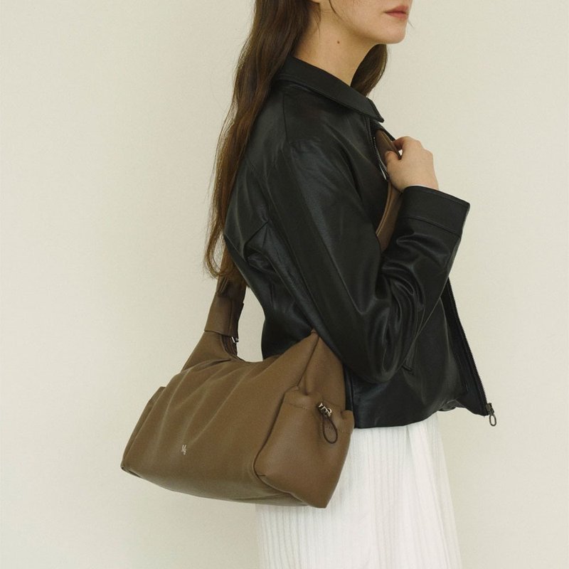 MUR Korean Frim bag Vegan Leather Bag (Ash Brown) - กระเป๋าแมสเซนเจอร์ - วัสดุอีโค 