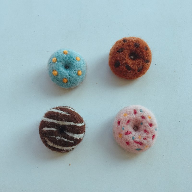 Wool handmade donut pin - Brooches - Wool Multicolor