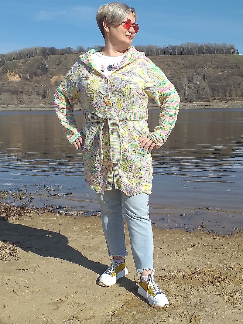 Merino wool hand-knitted rainbow cardigan with hood and pockets - เสื้อสูท/เสื้อคลุมยาว - ขนแกะ หลากหลายสี