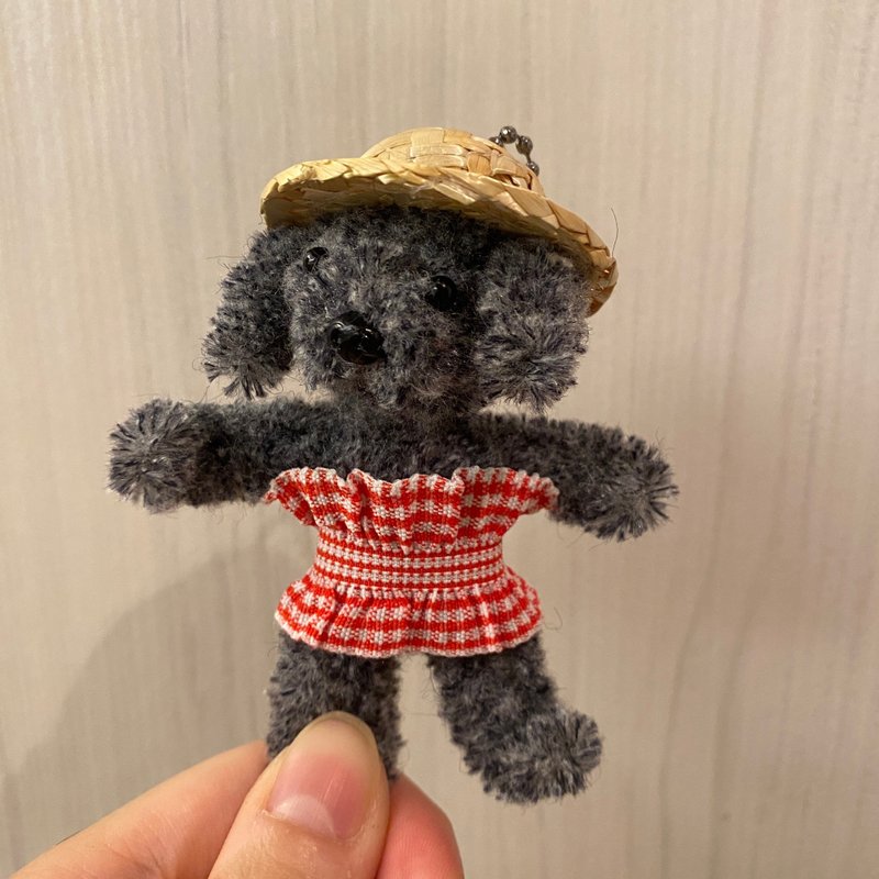深灰犬草帽站著8.5cm-毛根扭扭棒手作/娃娃寵物玩偶吊飾 - 公仔/玩偶 - 其他材質 灰色