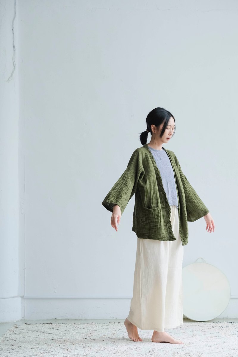 開襟寬袖口袋罩衫 / 雙層紗 橄欖綠 - 女大衣/外套 - 棉．麻 綠色