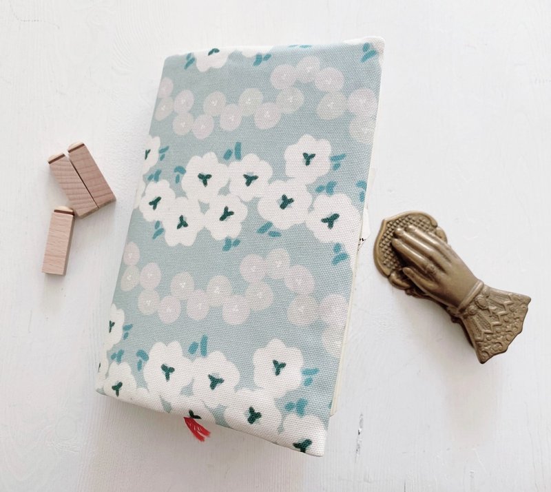 hairmo cotton flower handmade book jacket/book cover (notebook/diary/handbook) - ปกหนังสือ - ผ้าฝ้าย/ผ้าลินิน สีน้ำเงิน