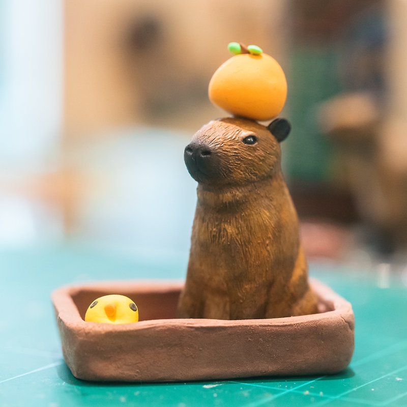 Capybara customized pet handmade clay model accessories - ตุ๊กตา - ดินเหนียว สีนำ้ตาล