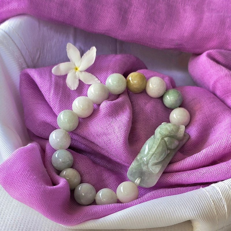 Burmese jade bracelet, carved with a crouching Pixiu, hand-carved, 9.3 mm round Burmese jade beads - 手鍊/手環 - 玉石 白色