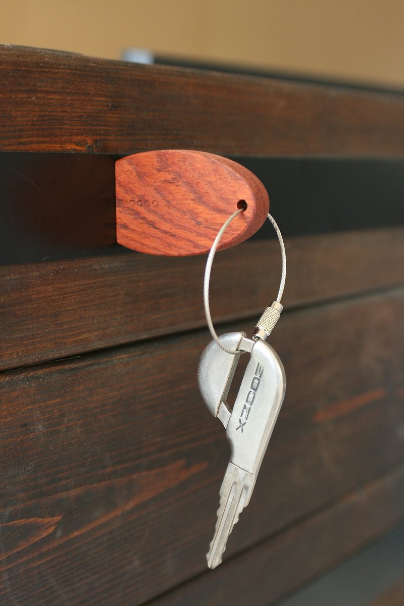 Magnetic Wood Keychain - ที่ห้อยกุญแจ - ไม้ สีนำ้ตาล