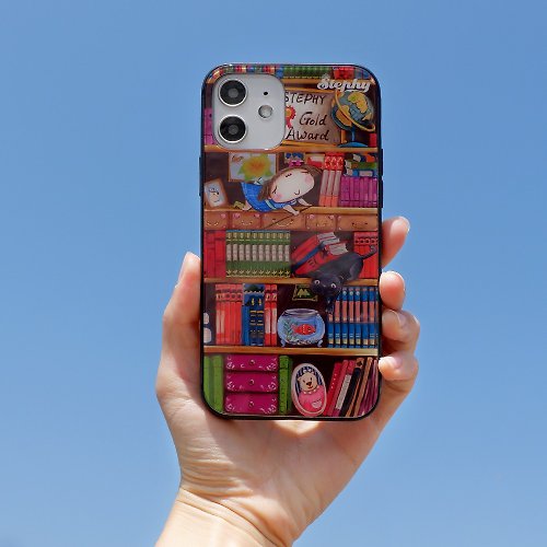 StephyDesignHK 【客製化禮物】書櫃鋼化玻璃手機保護殼 iPhone 15新上市