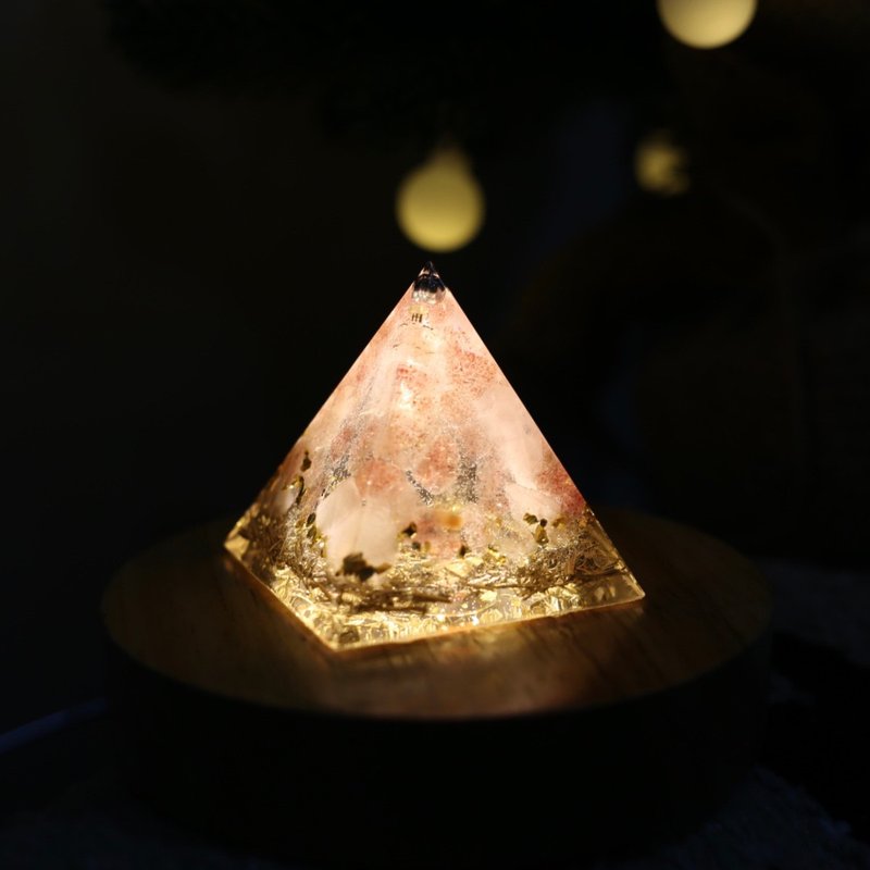 【畢業禮物】水晶療癒透明系-春櫻奧剛金字塔小夜燈Orgonit奧根 - 燈具/燈飾 - 水晶 粉紅色