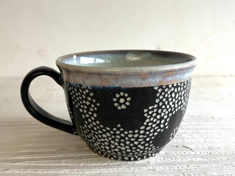 Black Dot Flower Handmade Coffee Cup_Pottery Mug - แก้วมัค/แก้วกาแฟ - เครื่องลายคราม สีดำ