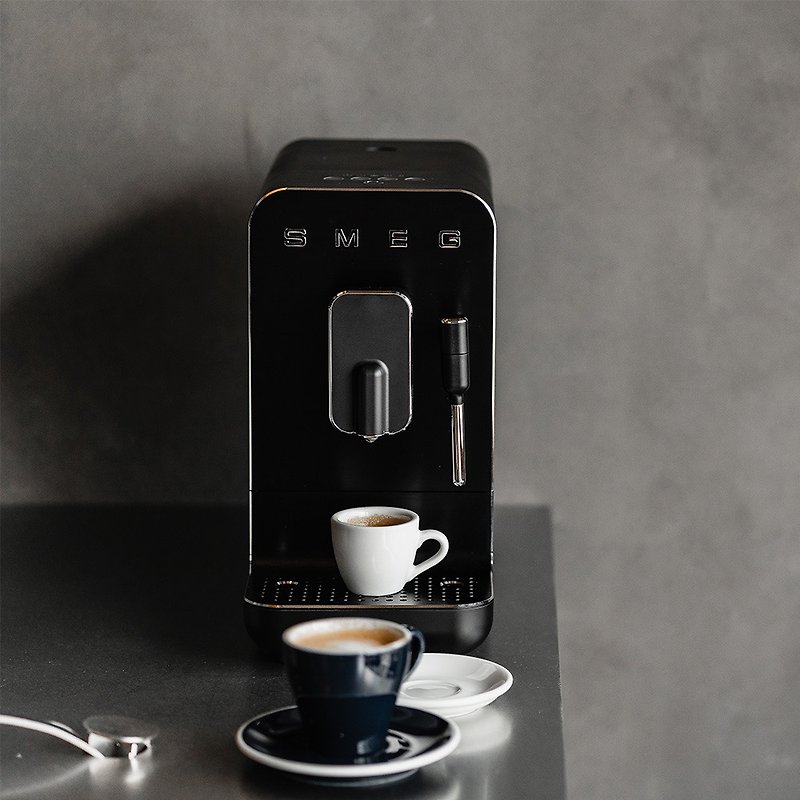【SMEG】義大利全自動義式咖啡機-永夜黑 - 廚房家電 - 其他金屬 黑色