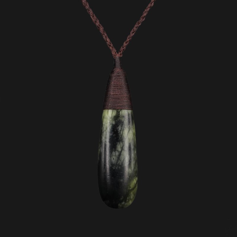 Handmade Maori-style Dark Green Flower Jade Pendant with Retro Water Drop Design - Necklaces - Jade Green