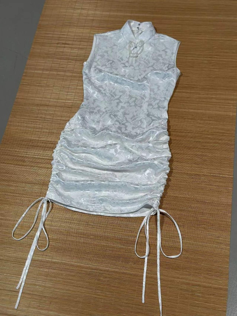 真絲旗袍抽褶收腰無袖伴娘服 - 旗袍/改良式旗袍 - 絲．絹 白色