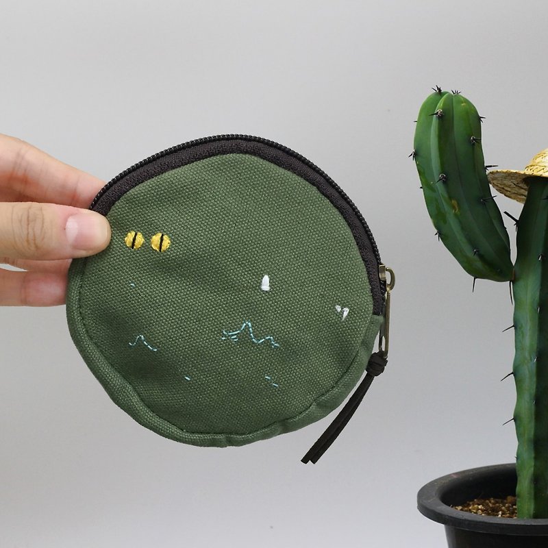 Mr. Crocodile / Embroidered Canvas Coin Purse - กระเป๋าใส่เหรียญ - ผ้าฝ้าย/ผ้าลินิน สีเขียว