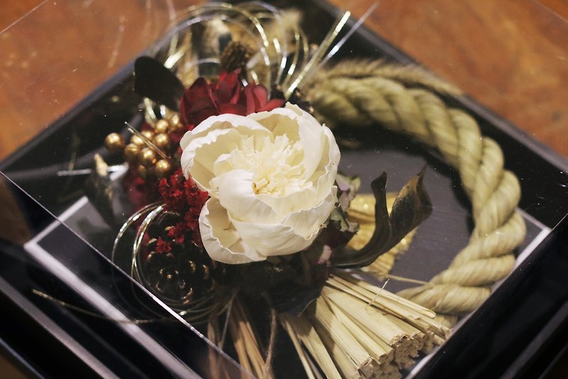 FLORA New Year Flower Blessing Peaceful Note Rope Dry Flower Design - Peony Style (with flower box) - ของวางตกแต่ง - พืช/ดอกไม้ สีแดง