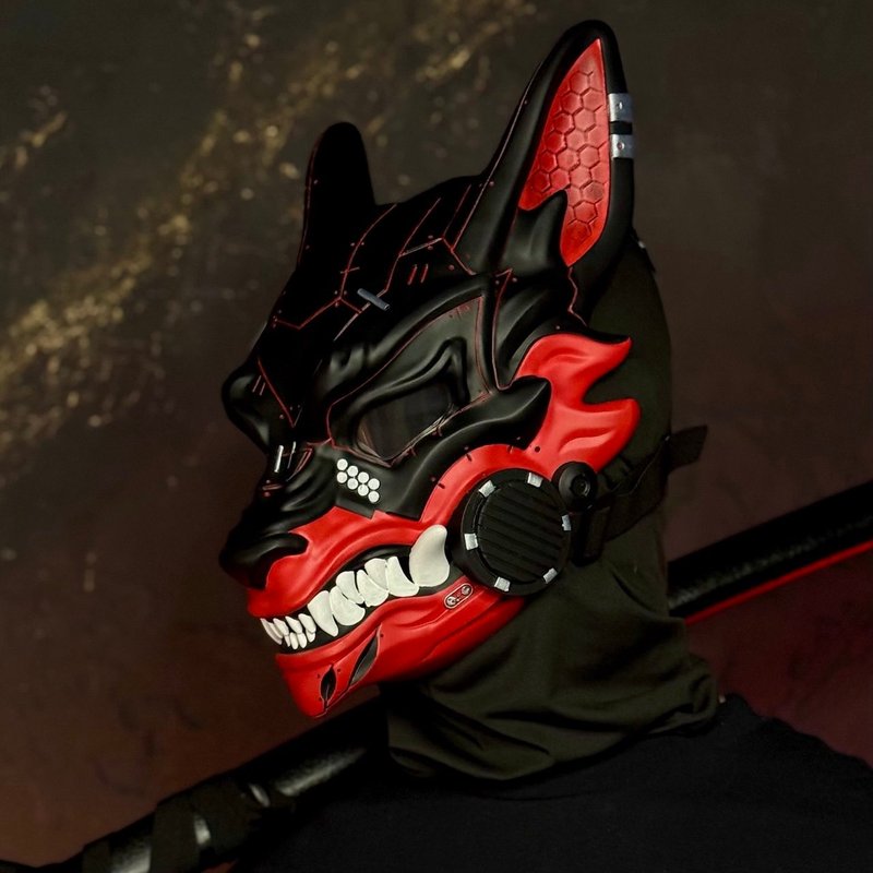 Cyberpunk Kitsune mask Half Black & Half Red, Cyber mask, Futuristic Fox mask - 口罩/口罩收納套 - 樹脂 多色