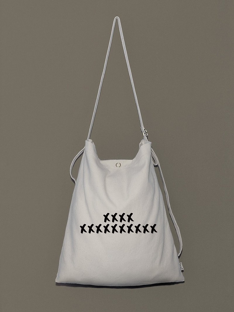 Guest text ● canvas bag graffiti body in the original design - portable shoulder adjustable length - Messenger Bags & Sling Bags - Cotton & Hemp White