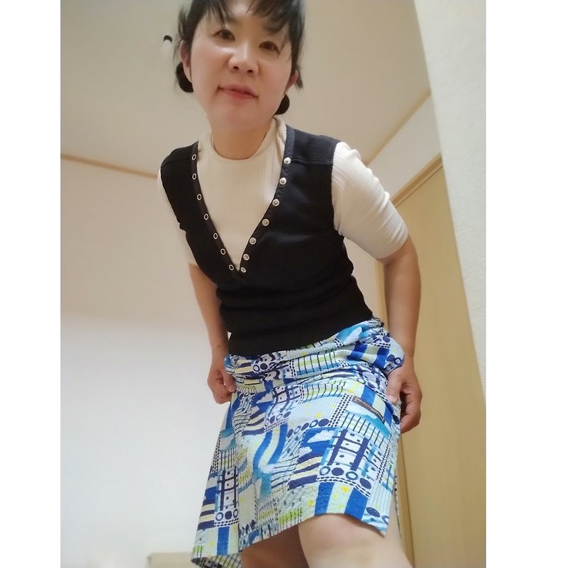 【Made in Japan・Handcrafted】Midi-length Ripple Skirt Tight Retro Cute Side Slit - กระโปรง - ผ้าฝ้าย/ผ้าลินิน สีน้ำเงิน