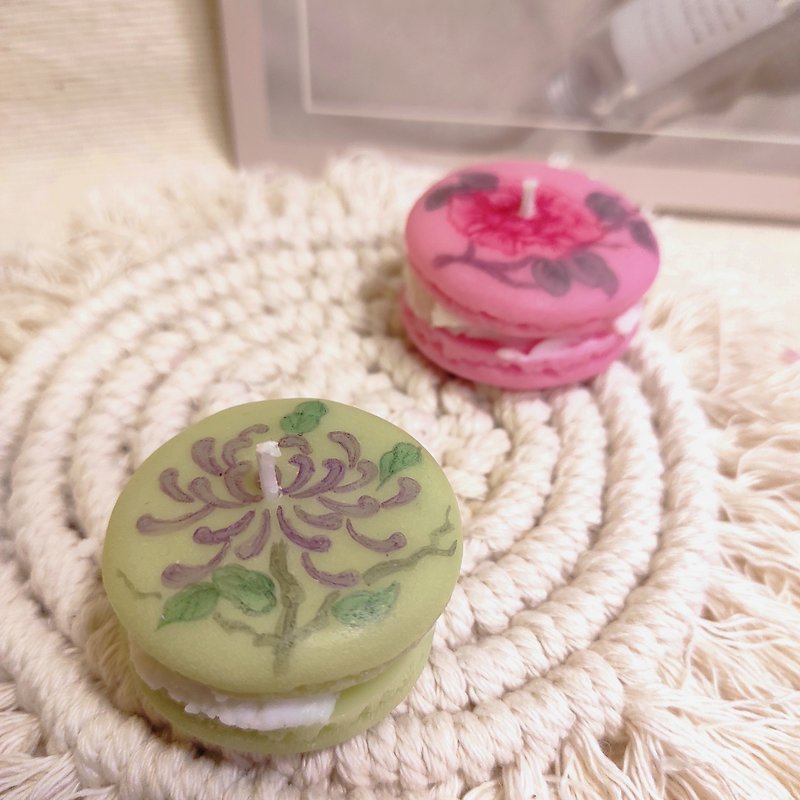 【Gifts】Hand-painted Chinese-style peony, chrysanthemum-macaron scented candle - เทียน/เชิงเทียน - ขี้ผึ้ง หลากหลายสี