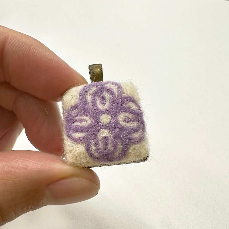 Wool necklace pendant - Necklaces - Wool Purple