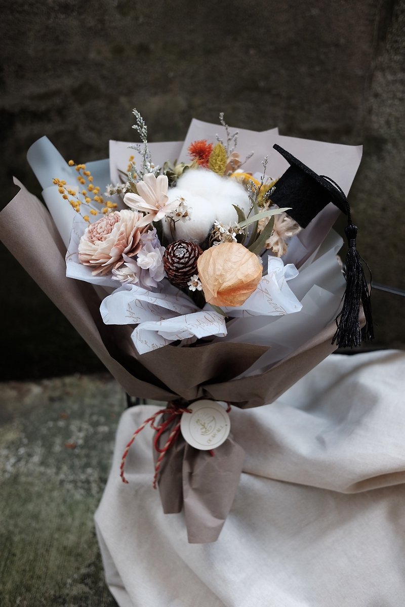 Dear All florist Dry Bouquet - Graduation Happy Bachelor Hat - Dried Flowers & Bouquets - Plants & Flowers White