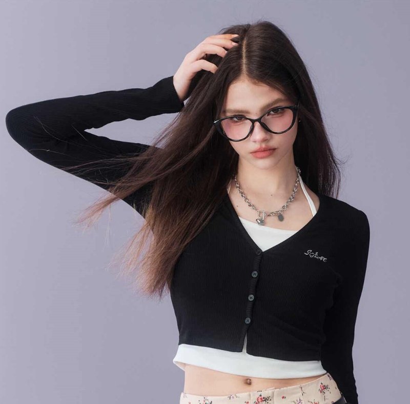 Girlish black and white faux two piece knitted slim fit lace-up top - เสื้อผู้หญิง - วัสดุอื่นๆ สีดำ