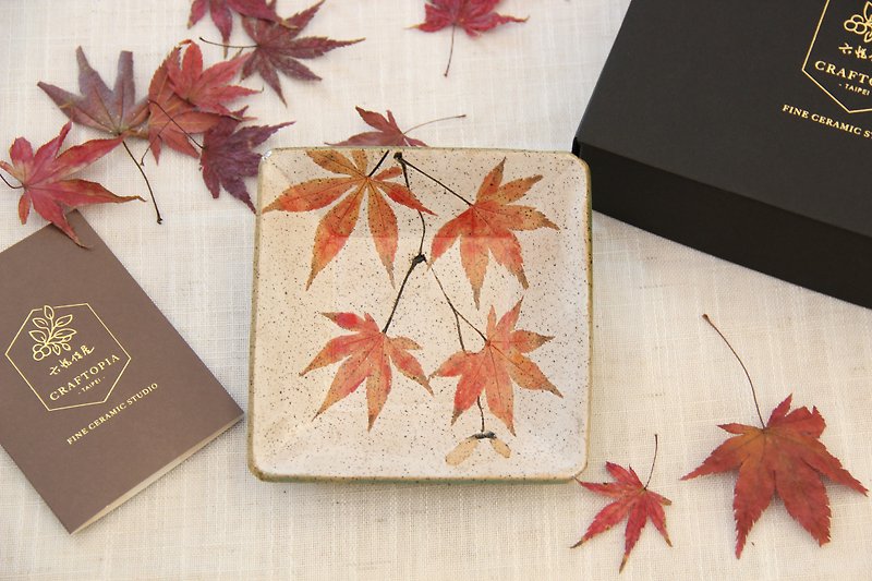 Small Square Plate-Maple Leaf Series - เซรามิก - ดินเผา 