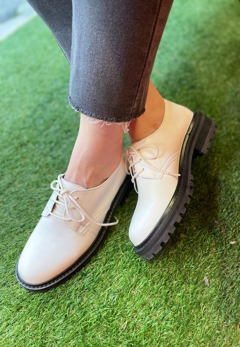 Vegan/ Vegan shoes / Combat 3 Eye Shoes / Women fashion / Design shoes - รองเท้าลำลองผู้หญิง - วัสดุกันนำ้ ขาว