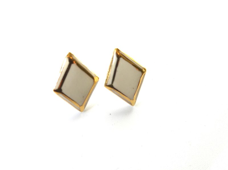 jewel cut pierce・earring   hishigata  白 - 耳環/耳夾/耳骨夾 - 陶 白色