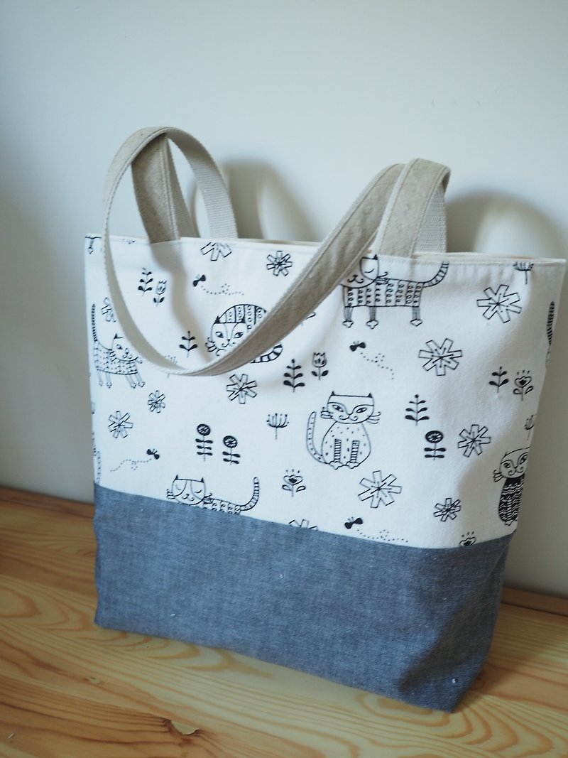 Handmade canvas tote bag with Grey Cat pattern - Messenger Bags & Sling Bags - Cotton & Hemp Gray
