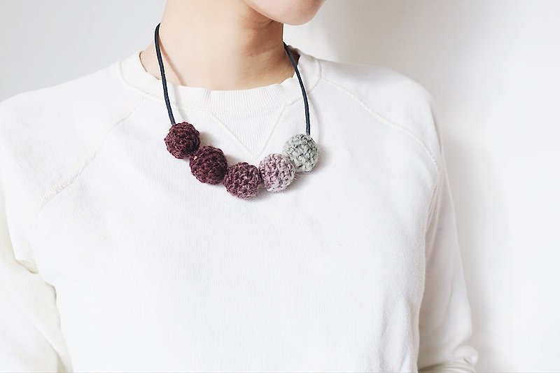 [Endorphin] braided yarn 毬 necklace - สร้อยคอ - ขนแกะ สีม่วง