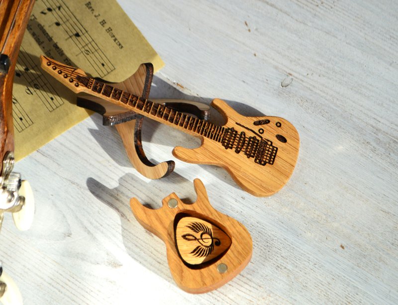 Box for guitar picks, personalized wooden guitar pick holder for guitar player - Guitar Accessories - Wood Multicolor