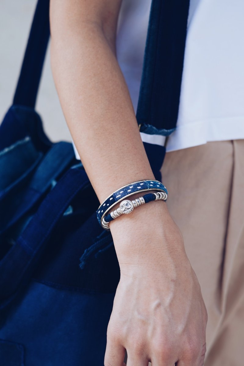 Silver plate Bodhidharma natural blue dye hand-woven bracelet - สร้อยข้อมือ - ผ้าฝ้าย/ผ้าลินิน 