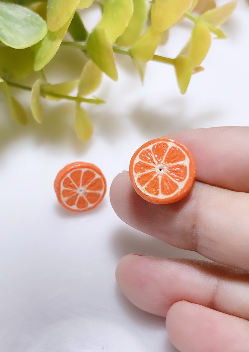 Handmade earrings, orange cut in half, size 1 centimeter, light weight, easy to lose, easy to wear. - Earrings & Clip-ons - Clay Orange