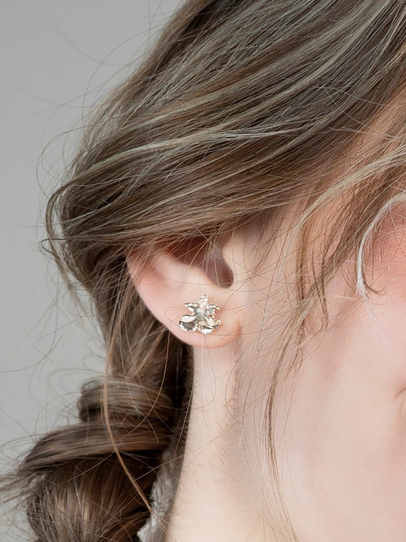 925純銀｜オンシジウムのピアス SLOe17 - ピアス・イヤリング - スターリングシルバー 